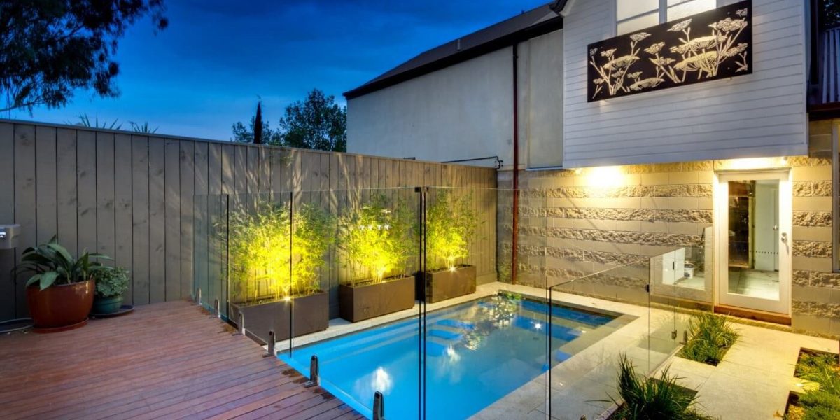 Best Pool Fence for Your Swimming Pool Shape